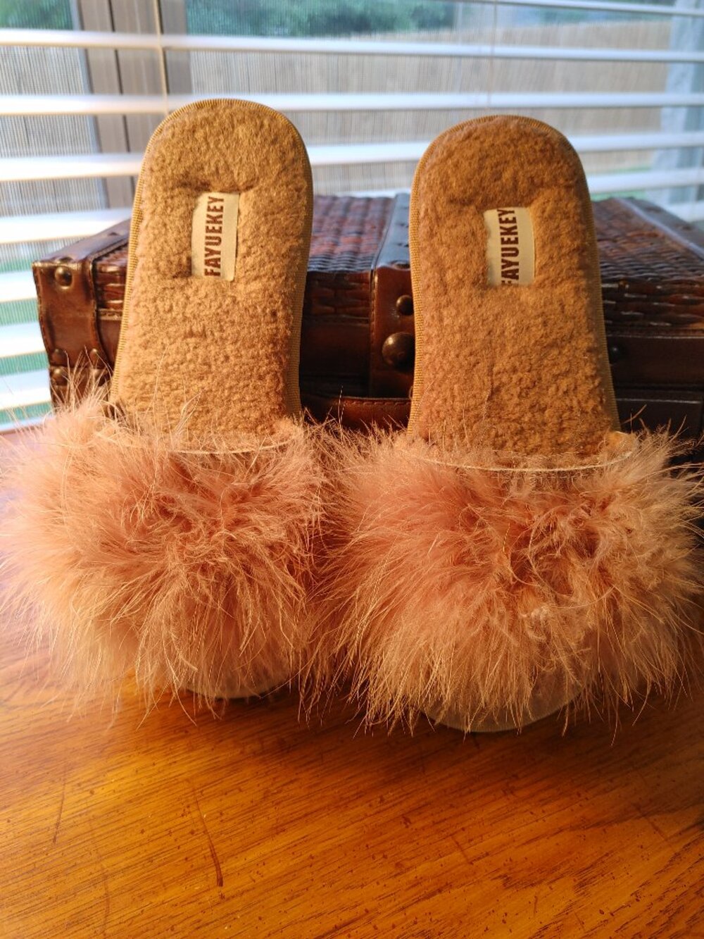 Elegant slippers
